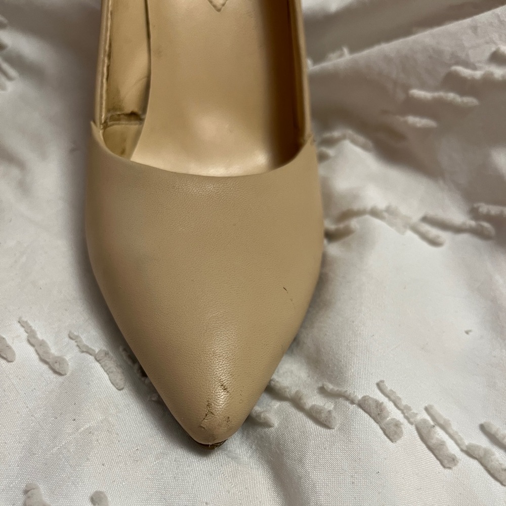 GUESS Beige Pointed-Toe Heels - Picture 2 of 12